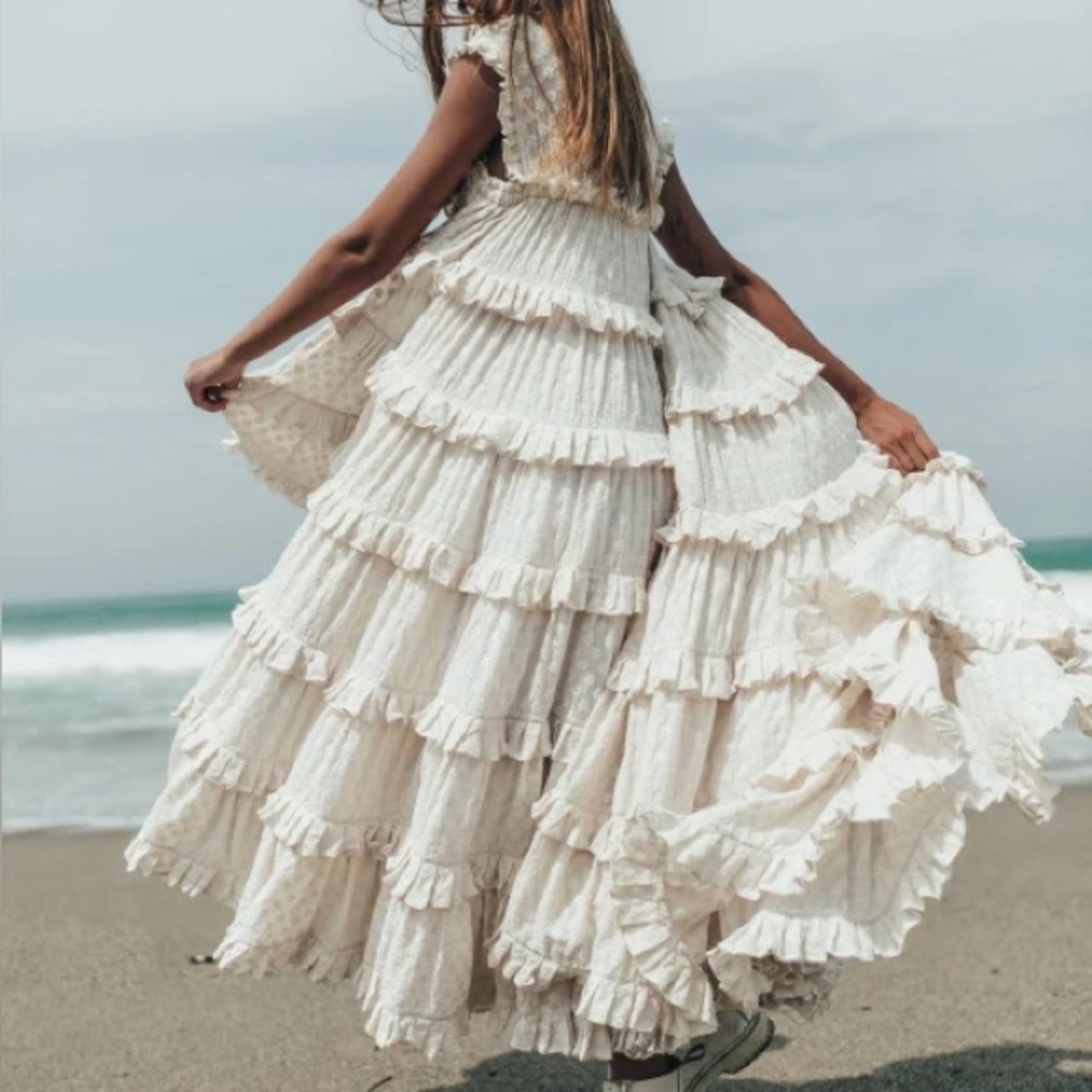 NWT Innika Choo Iva Biigdres Broderie daisy (cream)